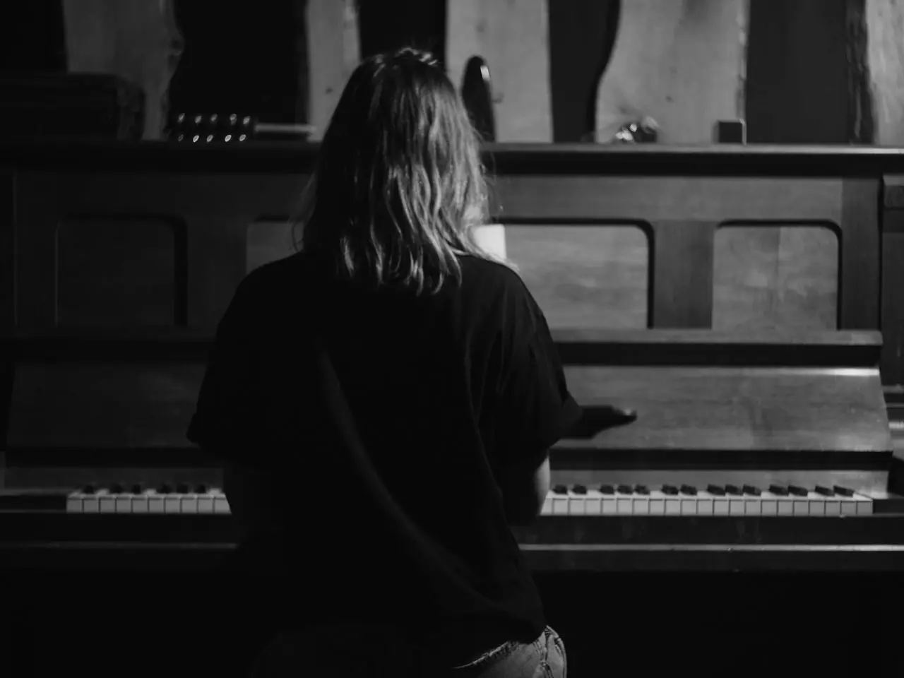 Sarah am Klavier